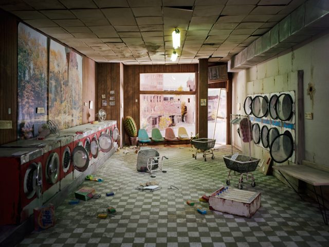 Lori Nix, Laundromat