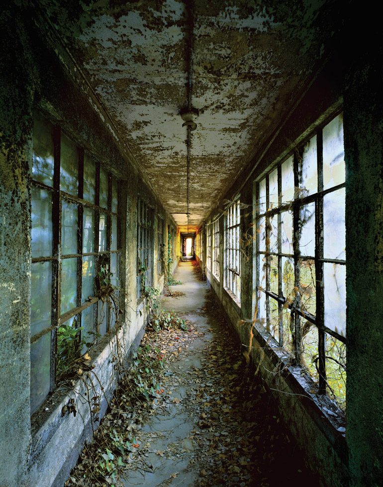 Stephen Wilkes, Corridor 9, Island 3 by 