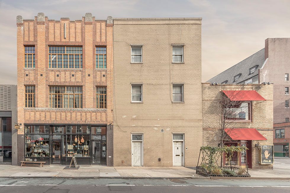 A photograph of the facades and strong fronts on a street in New York City