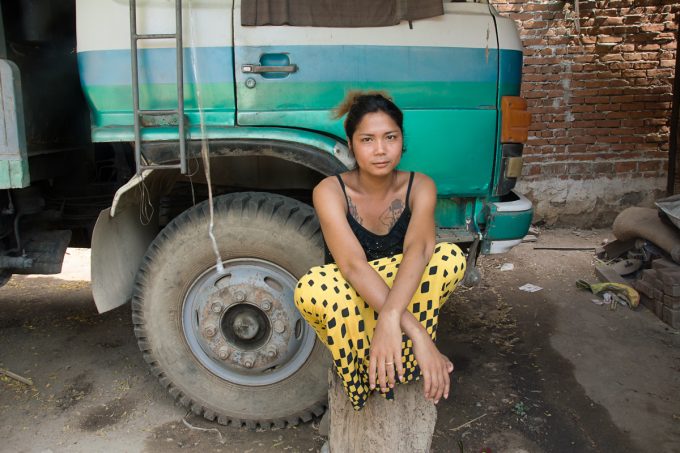 Mariette Pathy Allen, Win Si Thu's acolyte sitting comfortably before preparing 